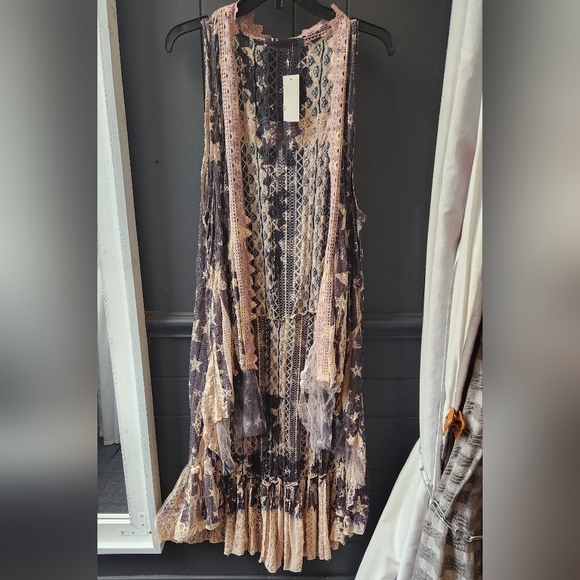 Origami Star Print Tulle & Lace Vest - Picture 5 of 11